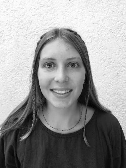 Nele Tinat - Autorin